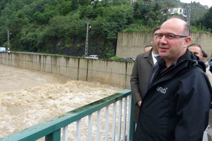 vali-mehmet-fatih-serdengecti-giresunda-sel-ve-heyelanlar-nedeniyle-20-koye-ulasim-saglanamiyor