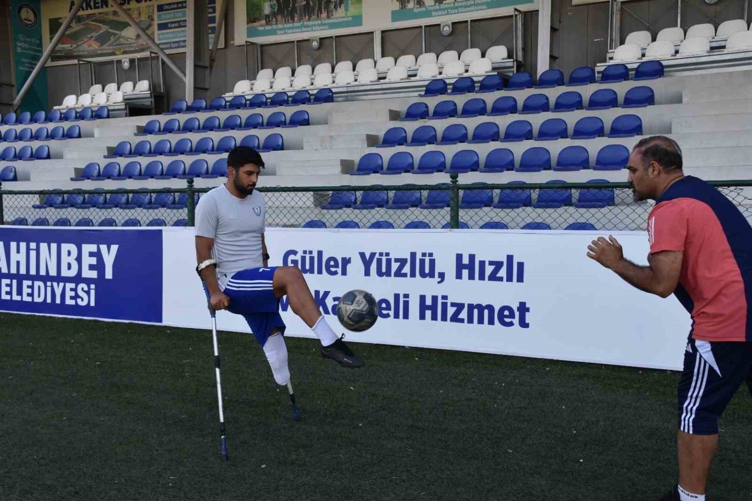 akima-kapilip-bacagini-kaybetti-futbolla-hayata-tutundu