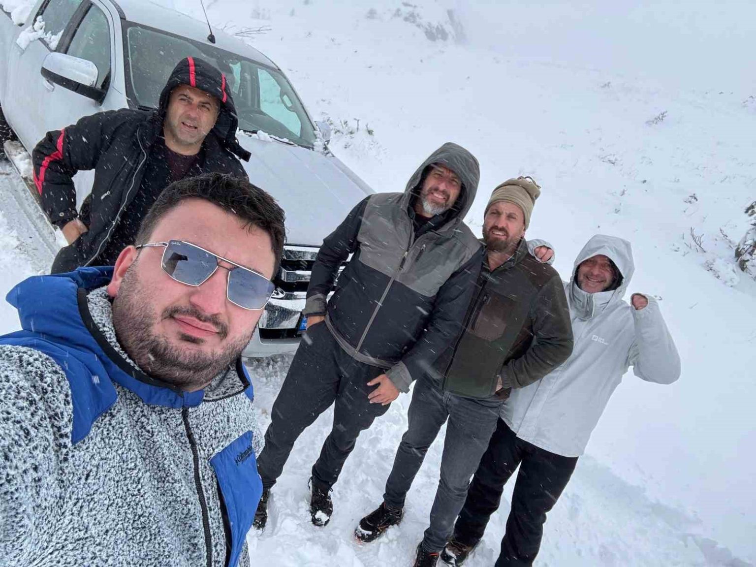 artvinde-yayla-yuruyusu-yapan-grup-kar-surpriziyle-karsilasti