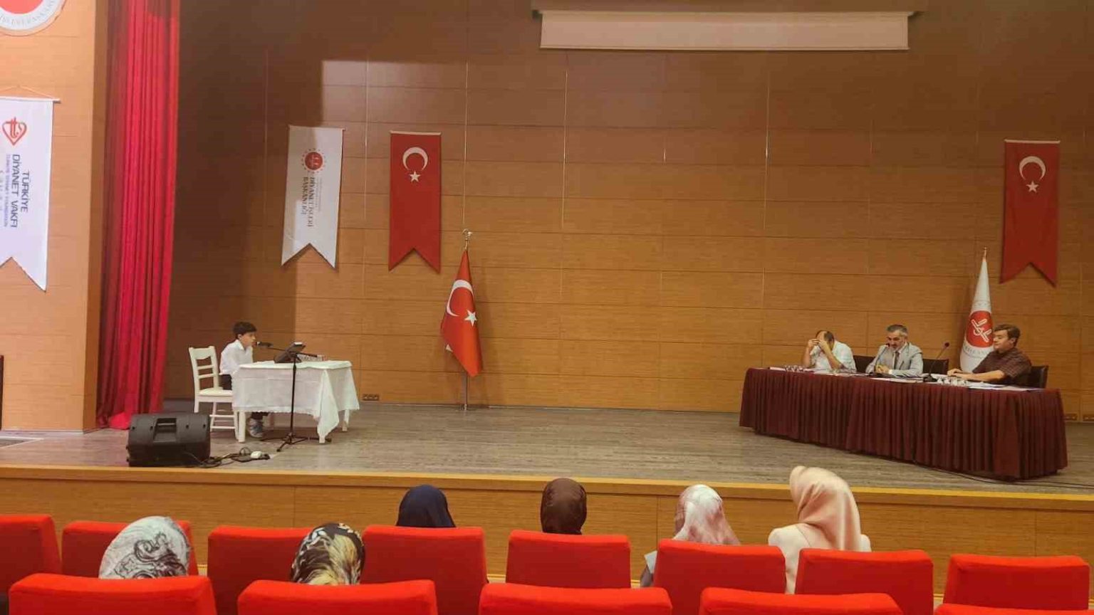 aydinda-hafizlik-ve-kuran-i-kerimi-guzel-okuma-yarismasi-il-finali-yapildi