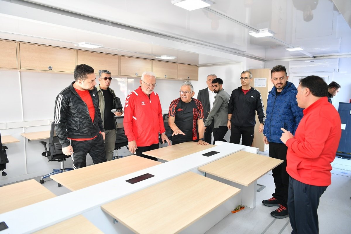 baskan-buyukkilictan-dijital-genclik-atagi-mobil-dijital-genclik-merkezi-tanitildi