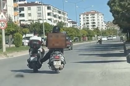 benzini-biten-motosikleti-ayagiyla-itti