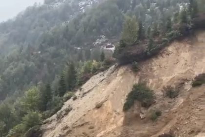 bogaz-yaylasi-yolunda-is-makineleri-heyelanlarla-mucadele-ediyor