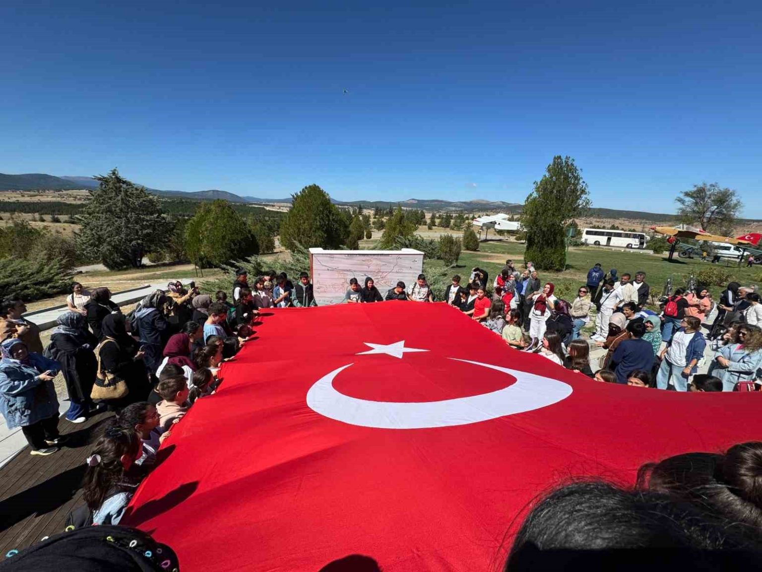 dumlupinarda-geleneksel-piknik-soleni