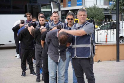 edirnede-sehit-ailesini-dolandiran-11-supheli-hakim-karsisinda