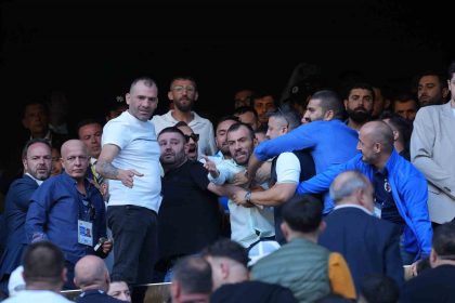 fenerbahce-seciminde-tribunlerde-gerginlik