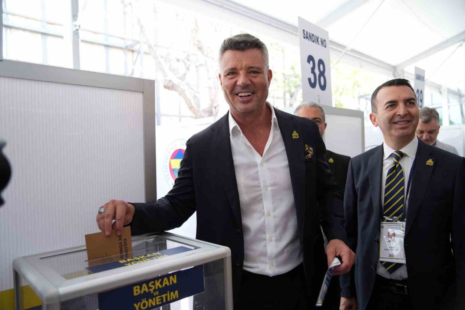 fenerbahce-spor-kulubunde-gerceklestirilen-olaganustu-secimli-genel-kurulunda-yeni-baskan-sadettin-saran-secildi