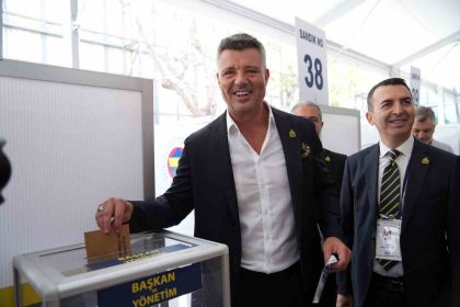 fenerbahce-spor-kulubunde-gerceklestirilen-olaganustu-secimli-genel-kurulunda-yeni-baskan-sadettin-saran-secildi