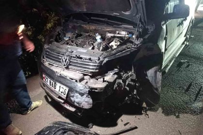 gaziantepte-hafif-ticari-arac-ile-otomobil-carpisti-1-agir-yarali