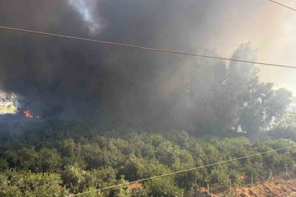 geri-donusum-fabrikasindaki-yangina-havadan-da-mudahale-basladi