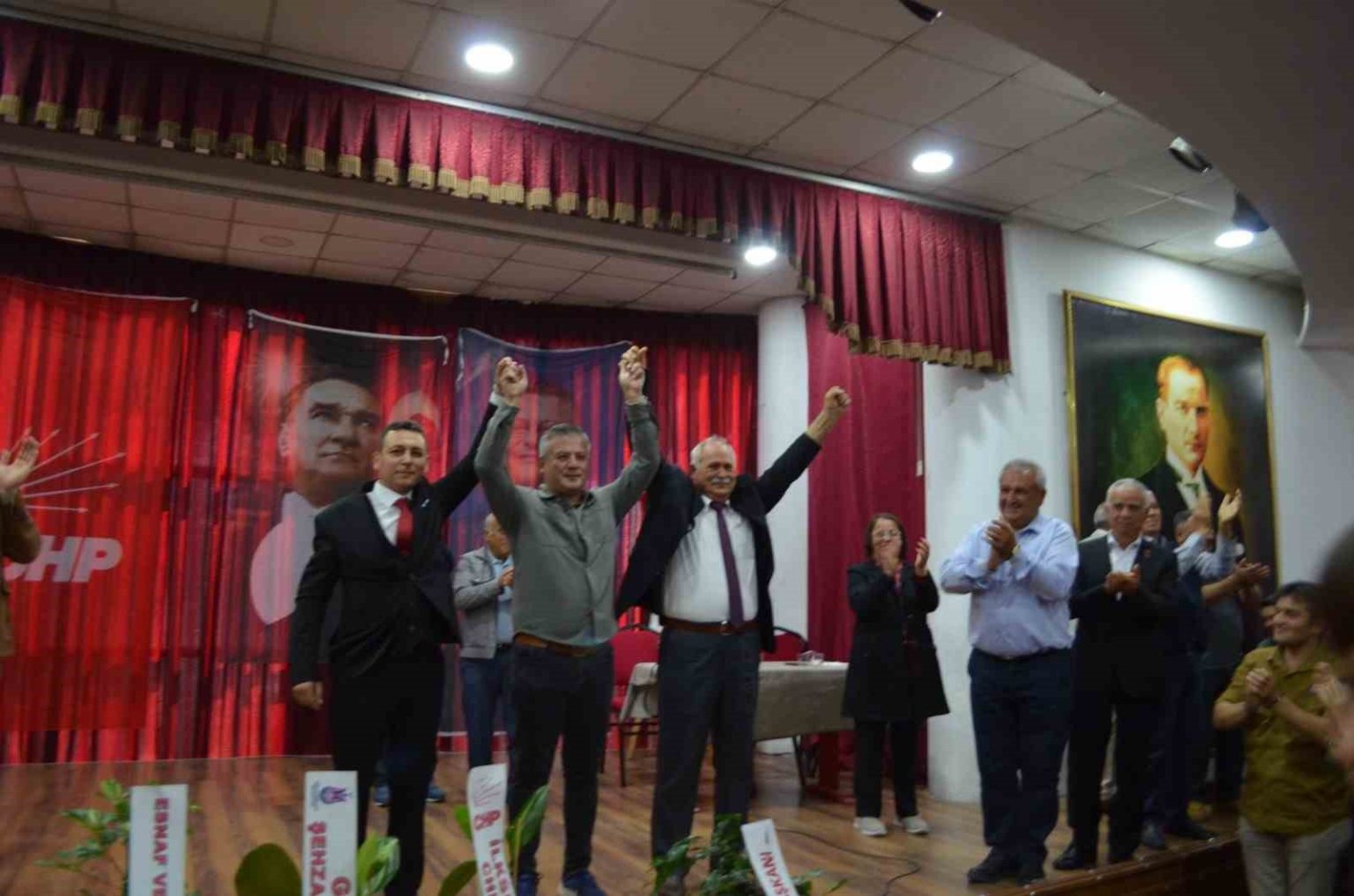 gordes-chp-kongresinde-kazanan-gokhan-koyunlu-oldu