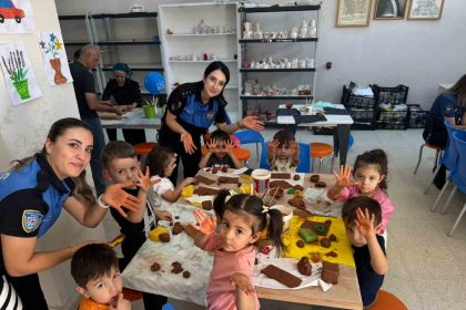 hakkari-polisinden-miniklere-seramik-surprizi