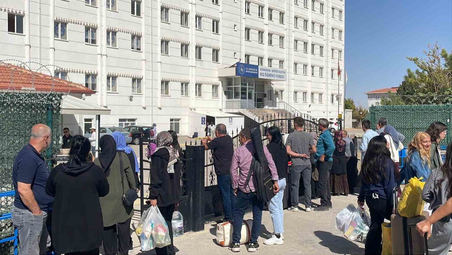 karamanda-universiteli-ogrencilerin-yurtlara-yerlesmeleri-devam-ediyor