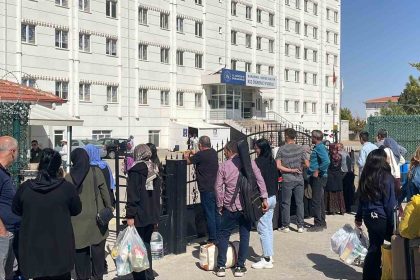 karamanda-universiteli-ogrencilerin-yurtlara-yerlesmeleri-devam-ediyor
