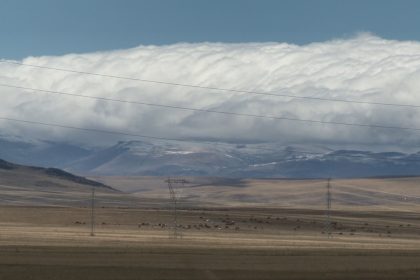 karsta-daglarin-zirvesine-mevsimin-ilk-kari-yagdi