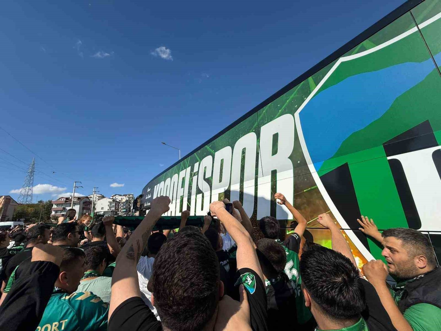 kocaelispor-taraftarindan-caykur-rizespor-macina-yogun-ilgi