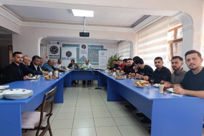 kutahya-birlik-vakfindan-ogrencilerle-istisare-toplantisi