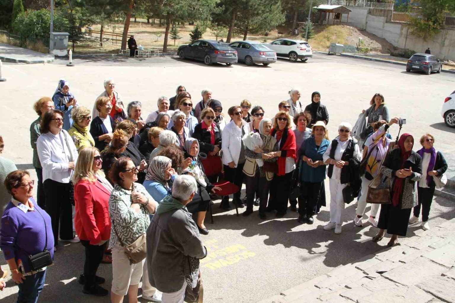 nenehatun-kiz-anadolu-lisesinin-yarim-asirlik-mezunlari-bir-araya-geldi