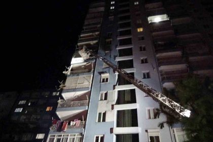 ocakta-unutulan-yemek-15-katli-apartmani-tahliye-ettirdi
