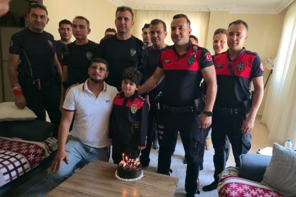 polis-ekiplerinden-dmd-hastasi-miraca-unutulmaz-dogum-gunu-surprizi