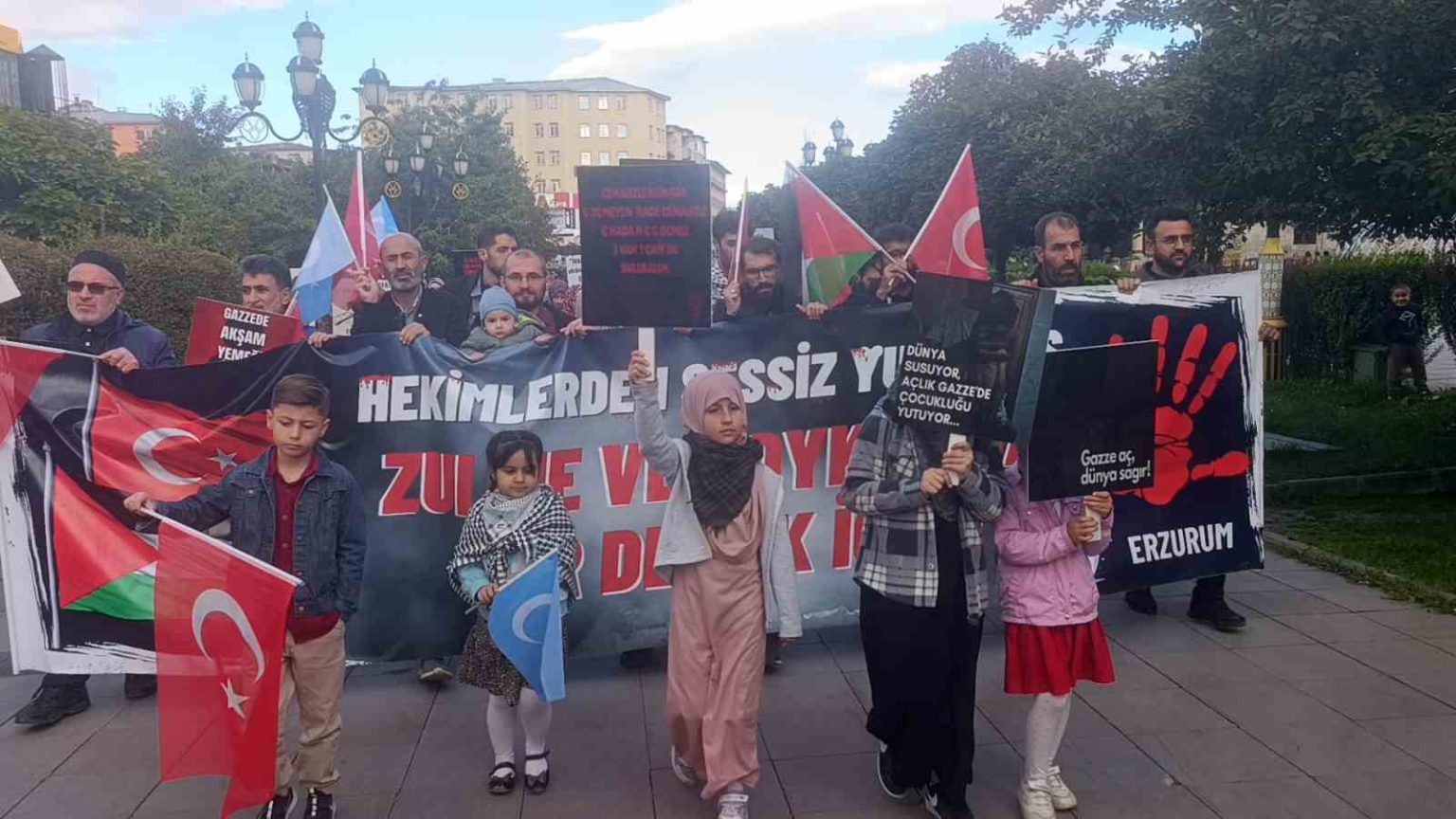 saglik-calisanlari-gazze-icin-yurudu
