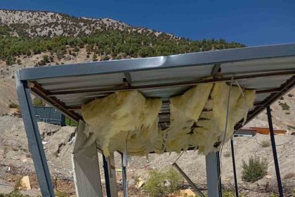 siddetli-ruzgar-konteyneri-ucurdu