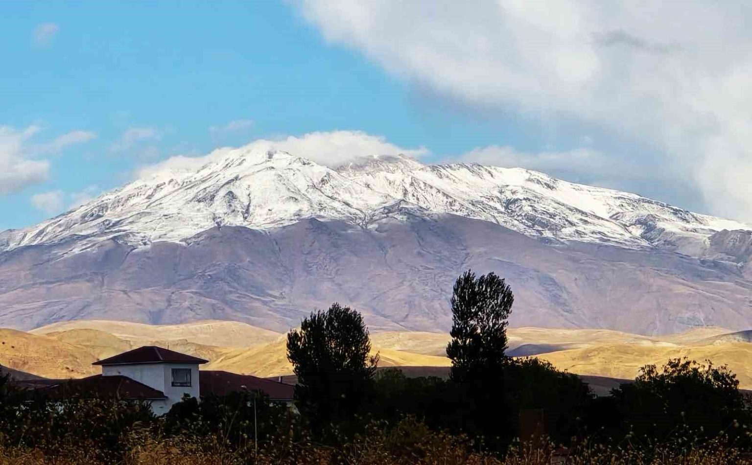 suphan-dagi-beyaza-burundu