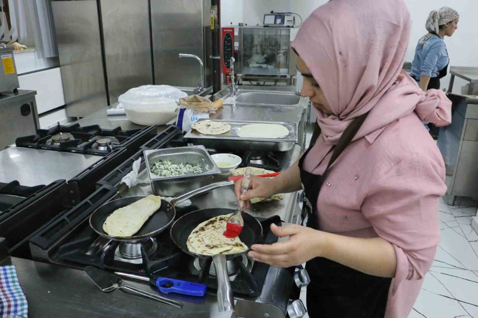 tescilli-urunlerle-diyarbakir-lezzetleri-yapiyorlar