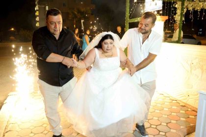 zihinsel-engelli-kadinin-hayali-temsili-dugunle-gerceklesti-agabeyler-gozyaslarini-tutamadi