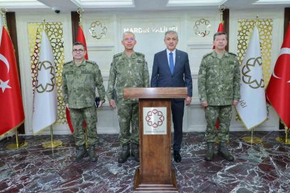 2-ordu-komutani-korgeneral-topaloglu-mardin-valisi-akkoyun-ile-bir-araya-geldi