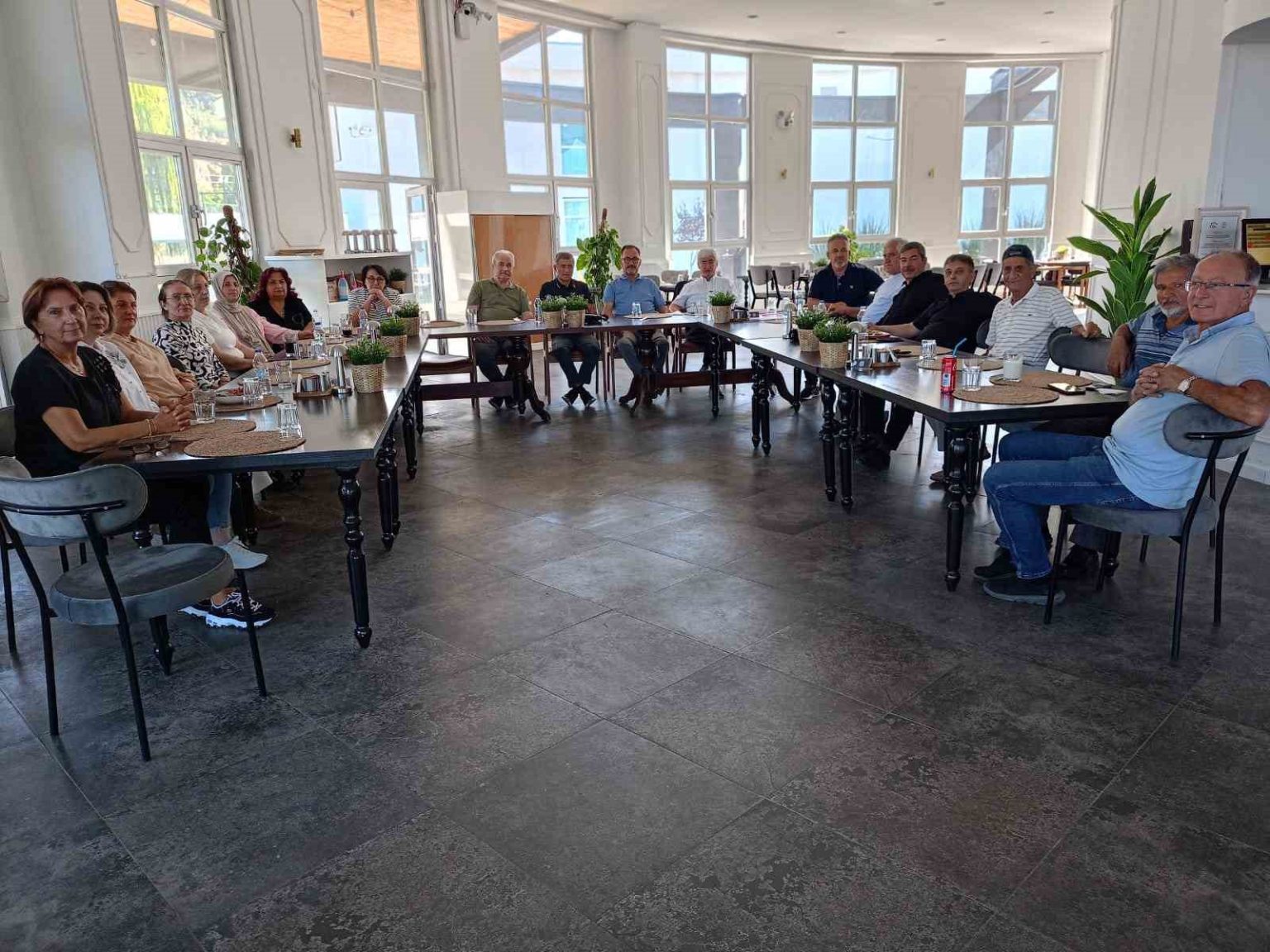 46-yil-sonra-yeniden-bir-araya-geldiler