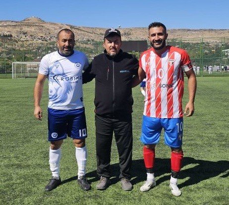agabey-kardes-yesil-sahada-rakip-oldu