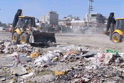 akdeniz-belediyesi-4-mahalleden-20-kamyon-atik-topladi