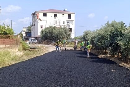 akdenizde-yol-ve-sokak-yenileme-calismalari-suruyor