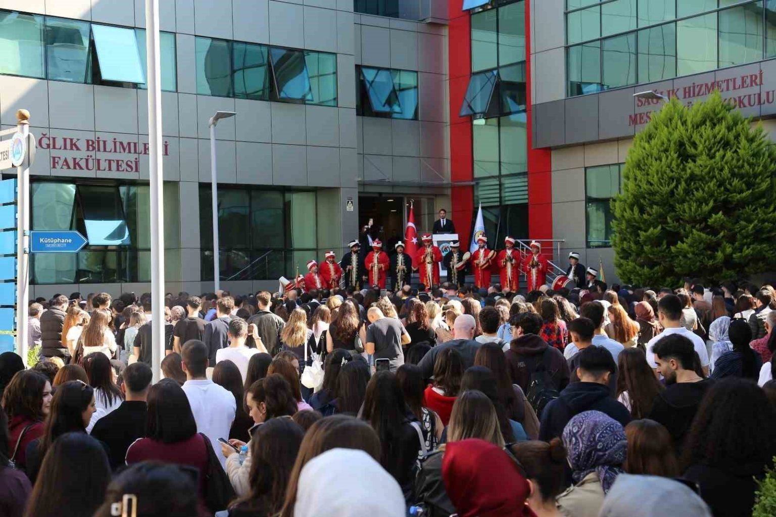 avrasya-universitesinde-2025-2026-akademik-yili-torenle-basladi