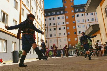 aydinda-yurtlara-gelen-ogrenciler-halk-oyunlari-ile-karsilandi