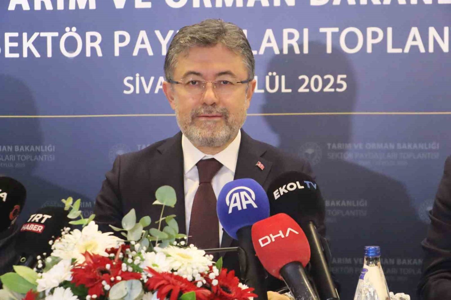 bakan-yumakli-sektorumuze-yonelik-bu-dezenformasyonlar-bizlerin-moralini-bozmuyor