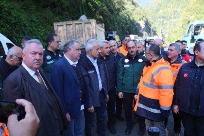 bakanlar-abdulkadir-uraloglu-ve-askin-osman-bak-ayder-yaylasi-yolunda-incelemelerde-bulundu