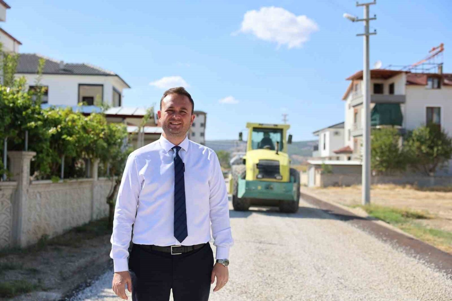 baskan-dere-direksiyona-gecip-civrilnin-iki-mahallesinde-asfalt-calismasini-noktaladi