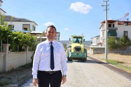 baskan-dere-direksiyona-gecip-civrilnin-iki-mahallesinde-asfalt-calismasini-noktaladi