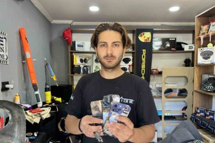 binlerce-liralik-telefon-bir-anda-alev-aldi