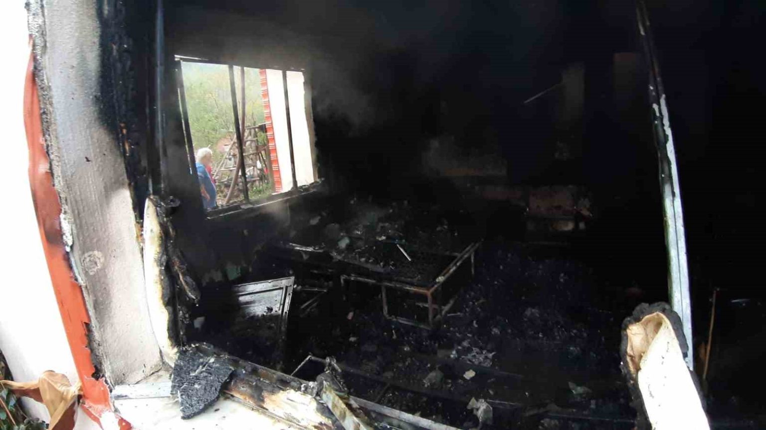 boluda-ahsap-evde-cikan-yanginda-yasli-cift-hayatini-kaybetti