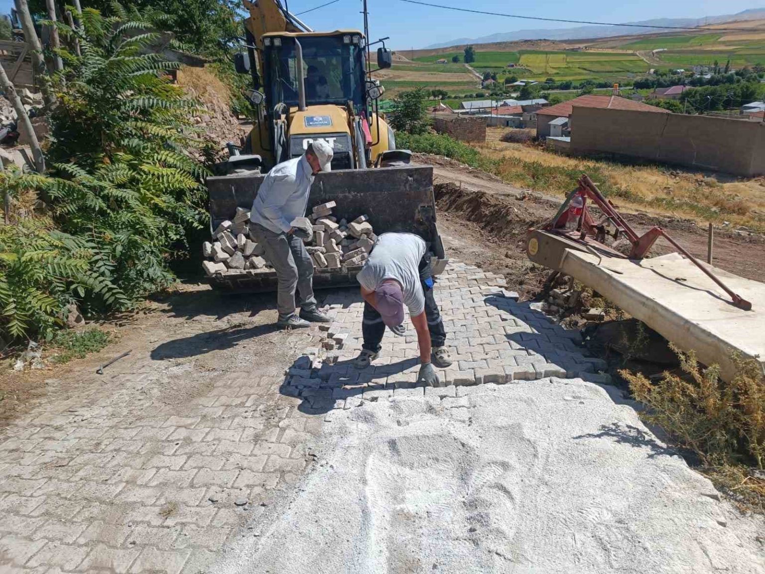 bunyanda-altyapi-ve-yol-calismalari-hiz-kesmeden-devam-ediyor