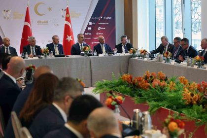 cumhurbaskani-erdogan-sektorel-yuvarlak-masa-formatinda-turk-yatirim-konferansina-katildi