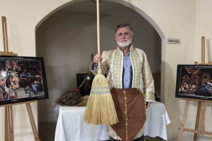 cumhurbaskanindan-plaket-almisti-bu-yil-ilin-ahisi-secildi