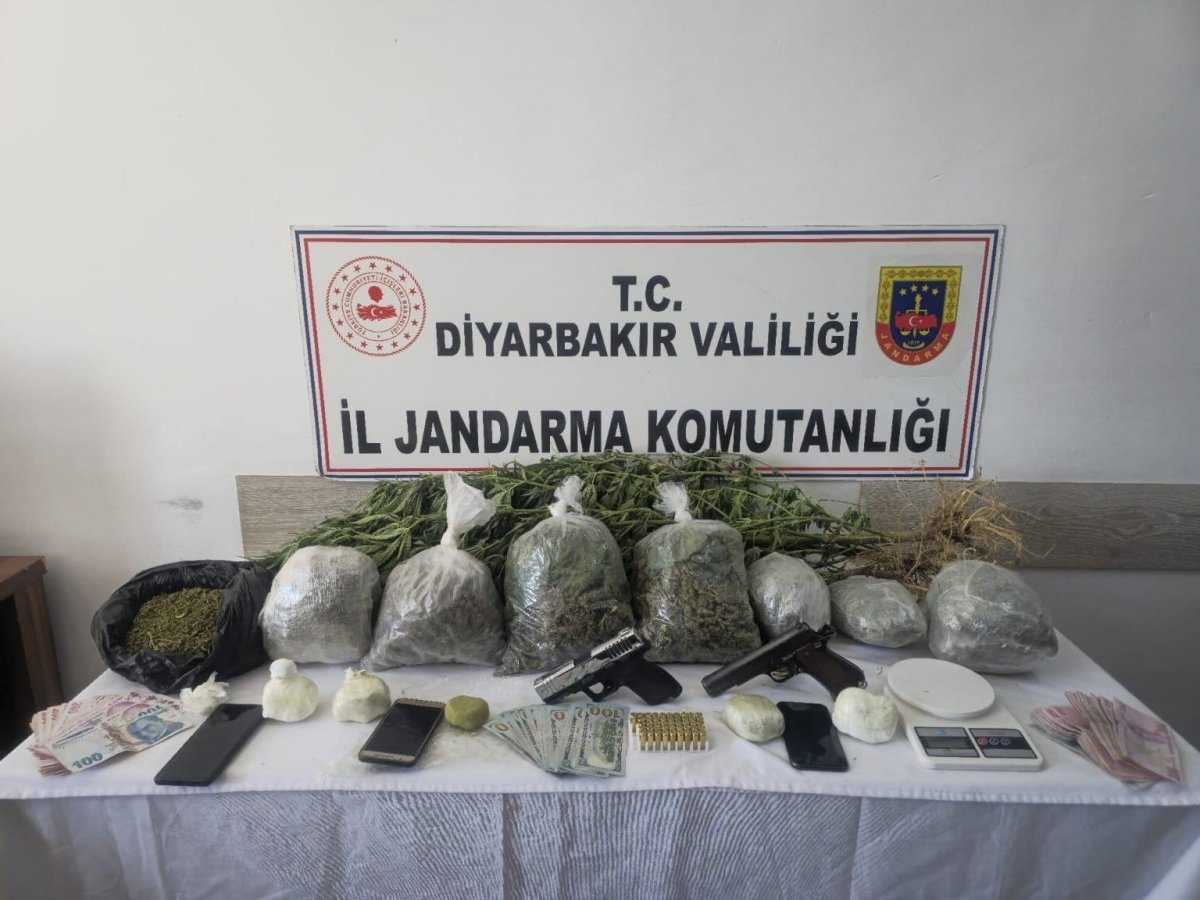 diyarbakirda-45-kilo-esrar-ele-gecirildi