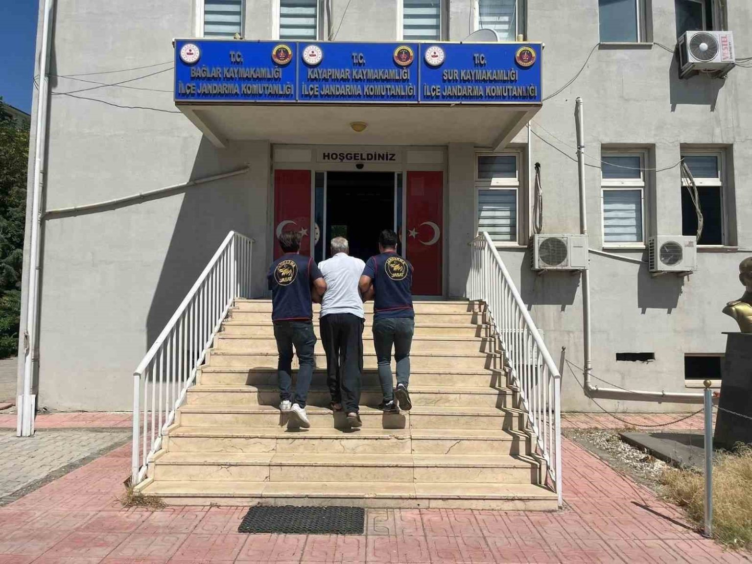 diyarbakirda-haklarinda-kesinlesmis-hapis-cezasi-bulunan-65-kisi-yakalandi