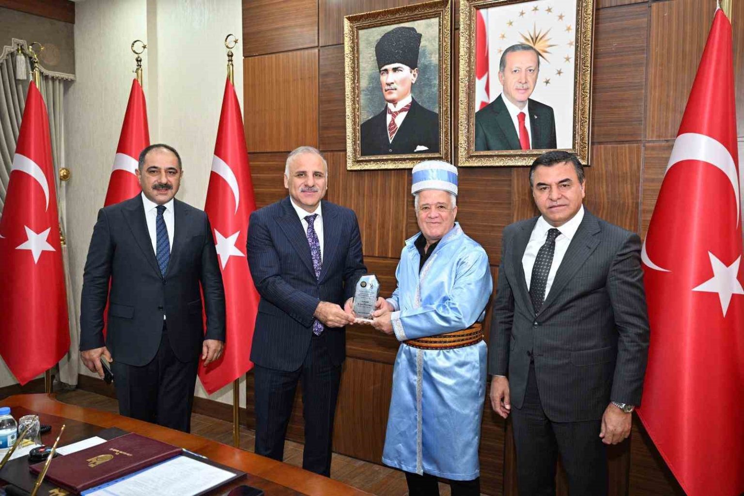 diyarbakirda-yilin-ahisi-kalfasi-ve-ciragi-odullerini-aldi