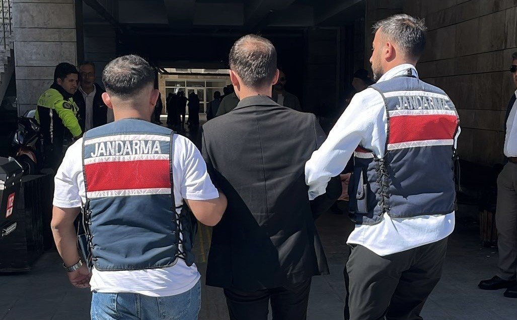 dolandiricilik-sucundan-8-yil-4-ay-hapis-cezasi-bulunan-sahis-jandarma-tarafindan-yakalandi