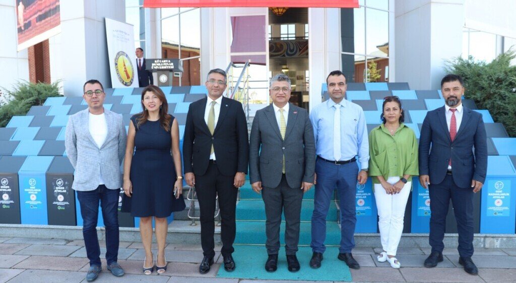 dpude-sifir-atik-kutulari-teslim-toreni-duzenlendi